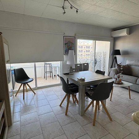 Appartement Premiere Ligne De Mer Avec Piscine Roses Exterior photo